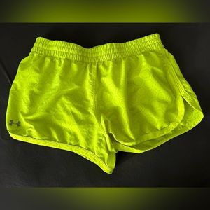 ✧ Women’s Under Armor workout shorts. Size Small, excellent condition. ✧